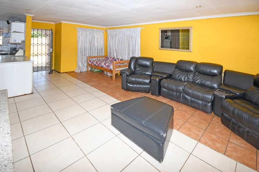 6 Bedroom Property for Sale in Bloubosrand Gauteng