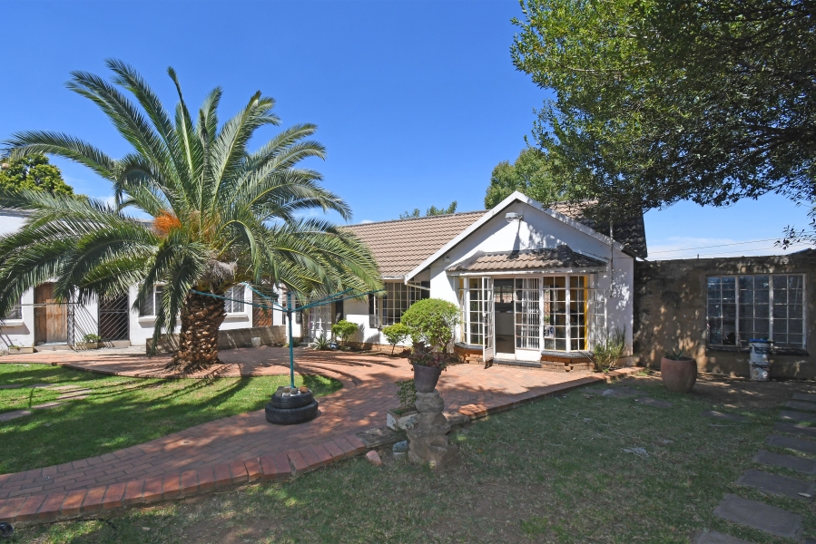 6 Bedroom Property for Sale in Bloubosrand Gauteng