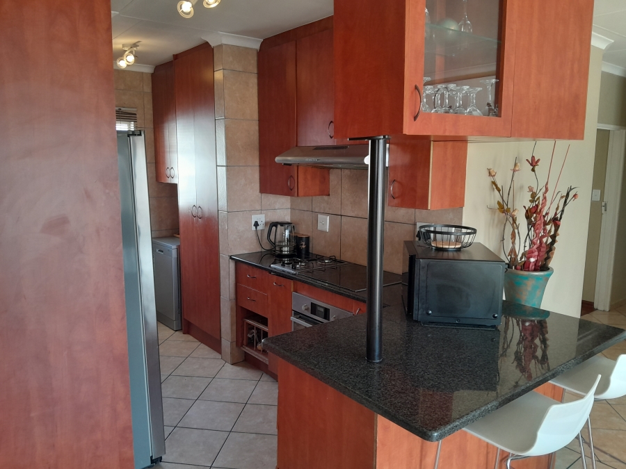 3 Bedroom Property for Sale in Kosmosdal Gauteng