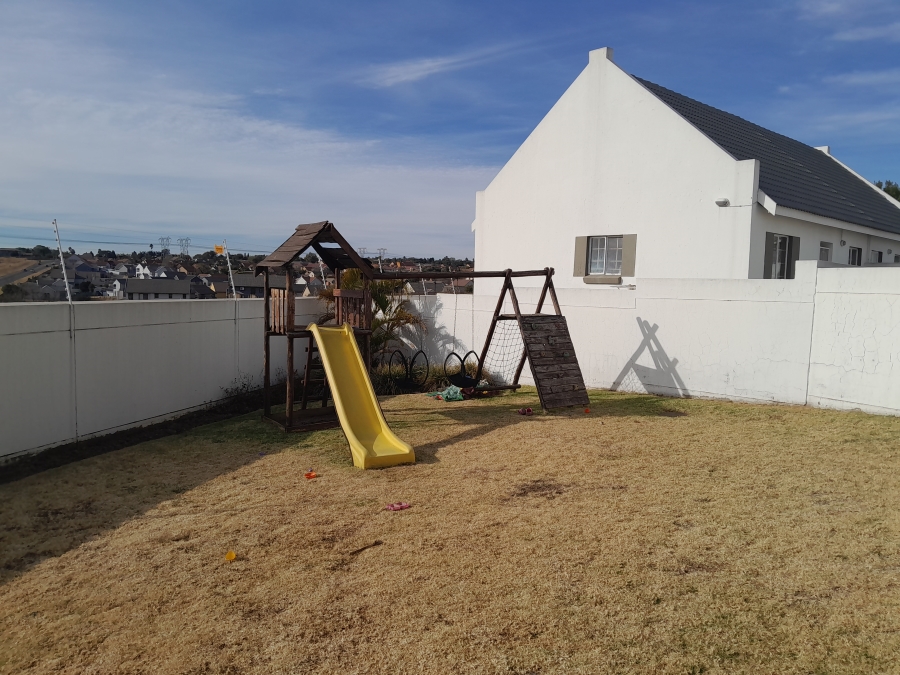 3 Bedroom Property for Sale in Kosmosdal Gauteng