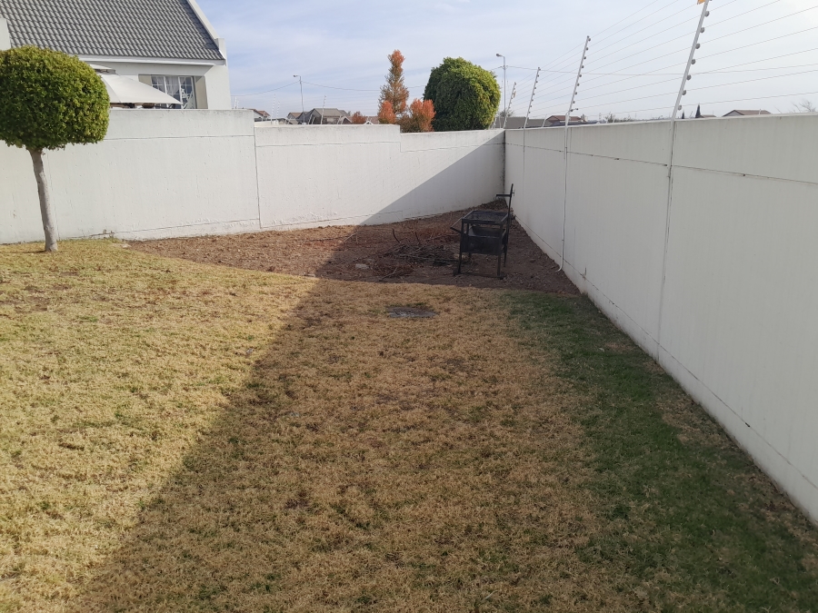 3 Bedroom Property for Sale in Kosmosdal Gauteng