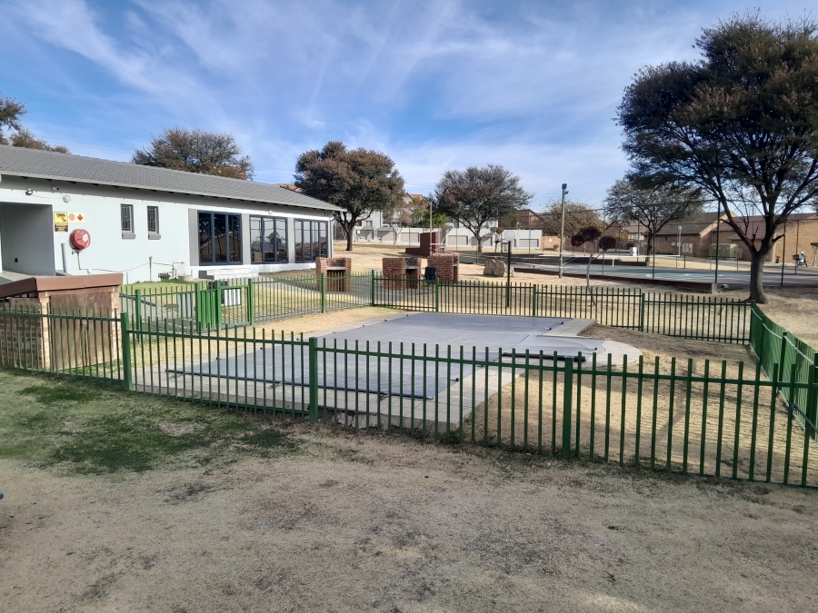 3 Bedroom Property for Sale in Kosmosdal Gauteng