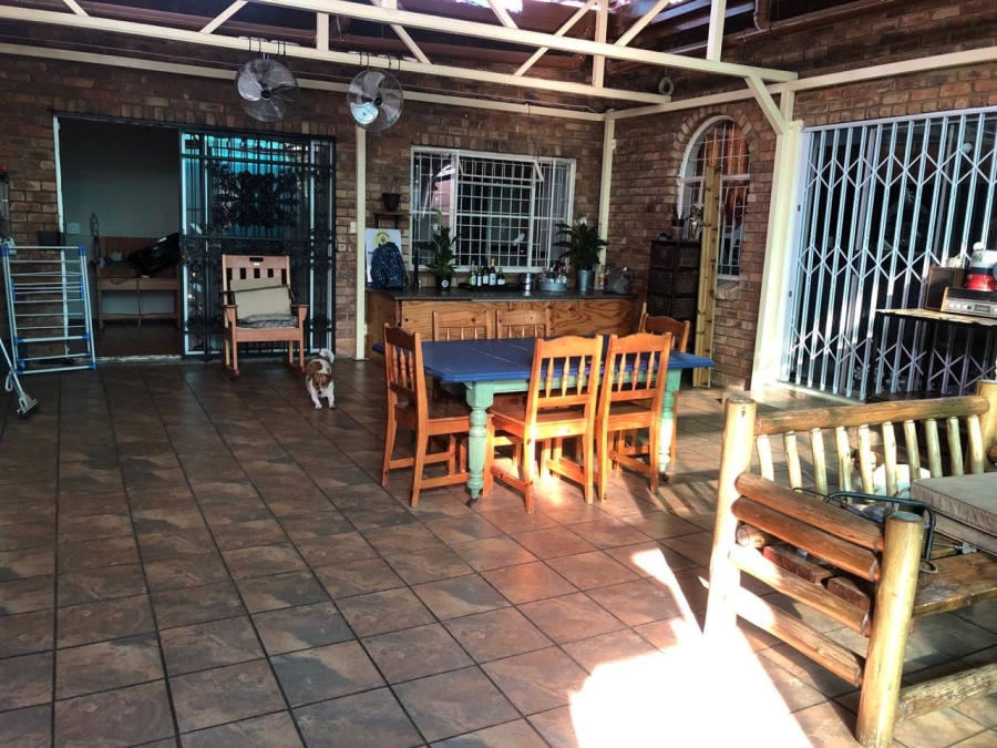 6 Bedroom Property for Sale in Sinoville Gauteng