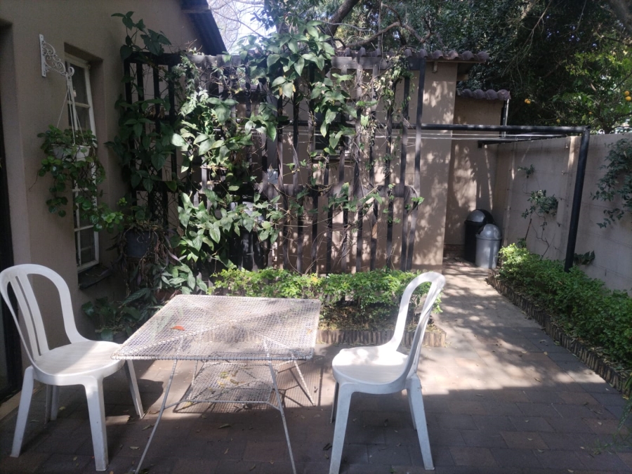 To Let 1 Bedroom Property for Rent in Queenswood Gauteng