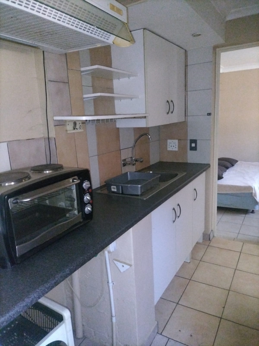 To Let 1 Bedroom Property for Rent in Queenswood Gauteng