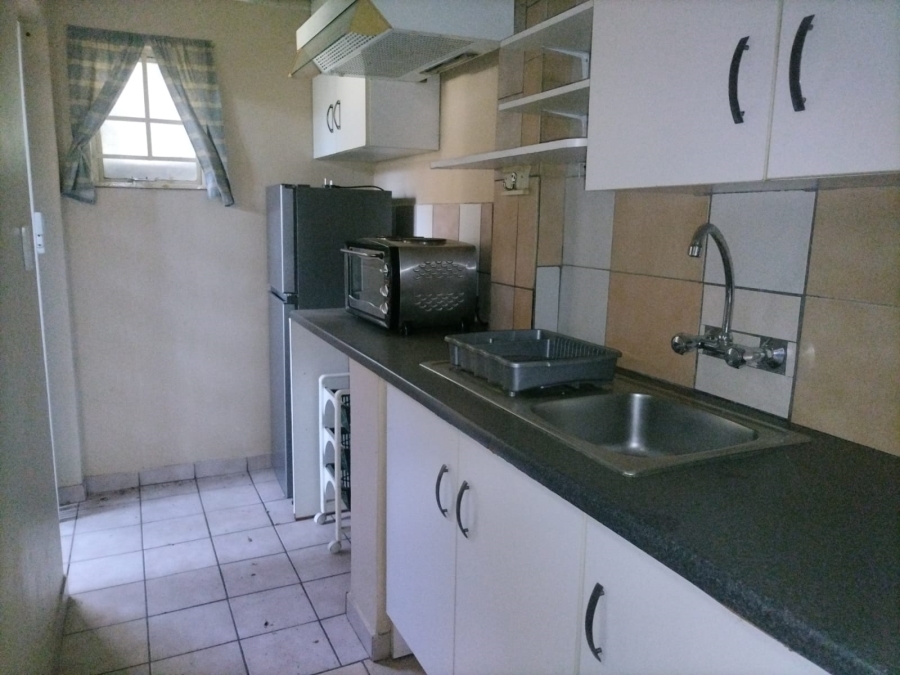 To Let 1 Bedroom Property for Rent in Queenswood Gauteng