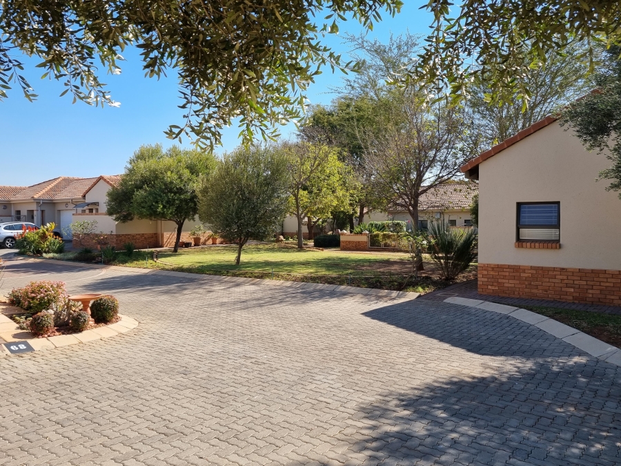 To Let 2 Bedroom Property for Rent in Hazeldean Gauteng