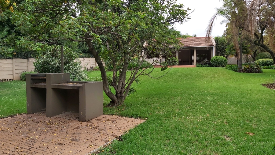 To Let 2 Bedroom Property for Rent in Fourways Gauteng