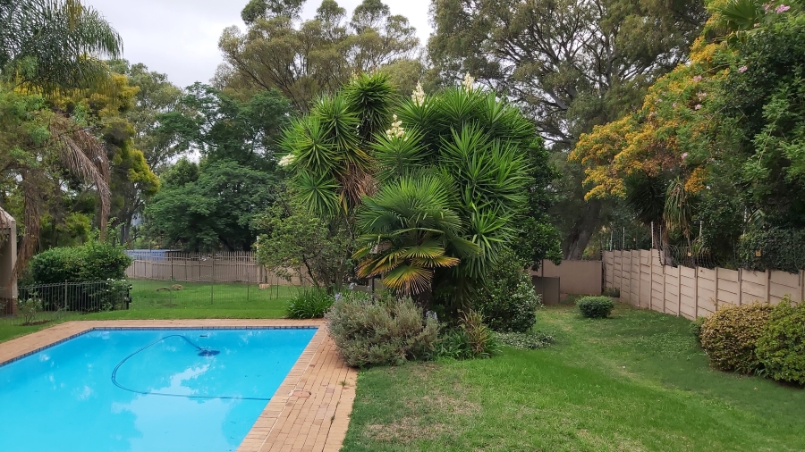 To Let 2 Bedroom Property for Rent in Fourways Gauteng