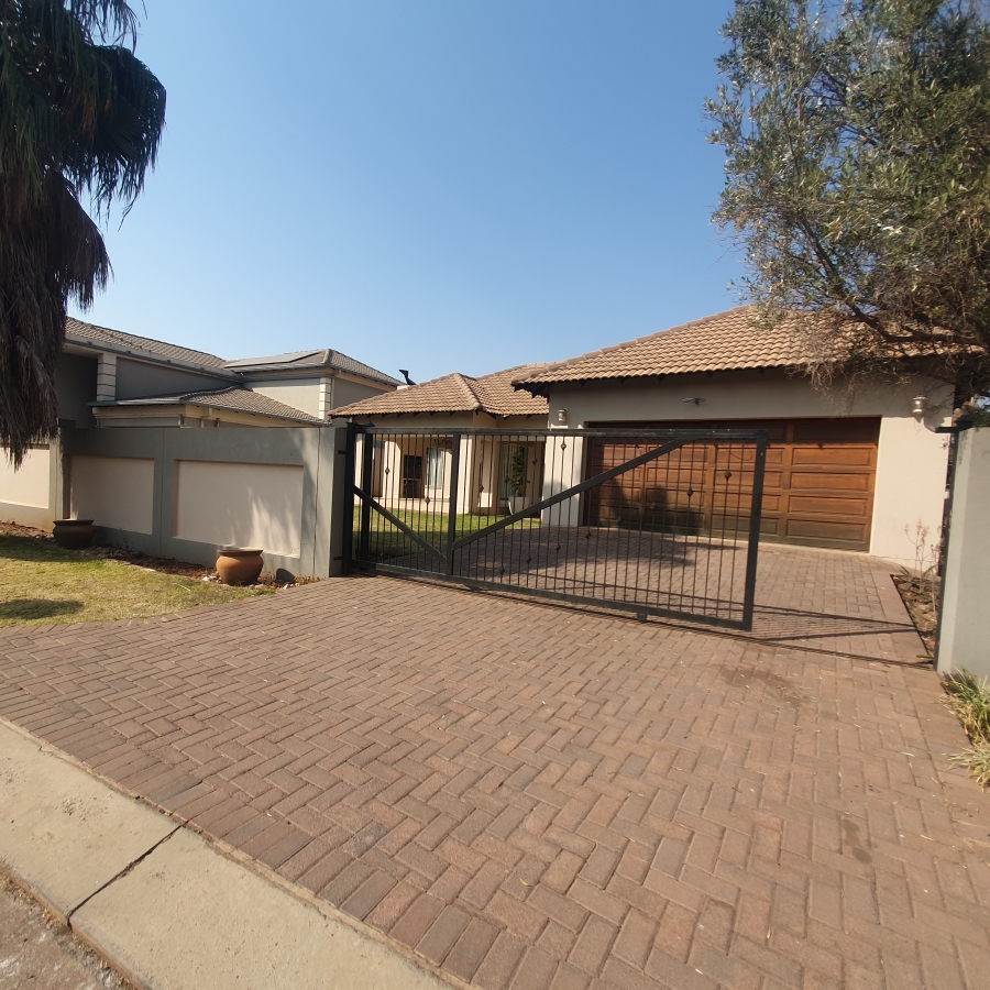 To Let 3 Bedroom Property for Rent in Montana Tuine Gauteng