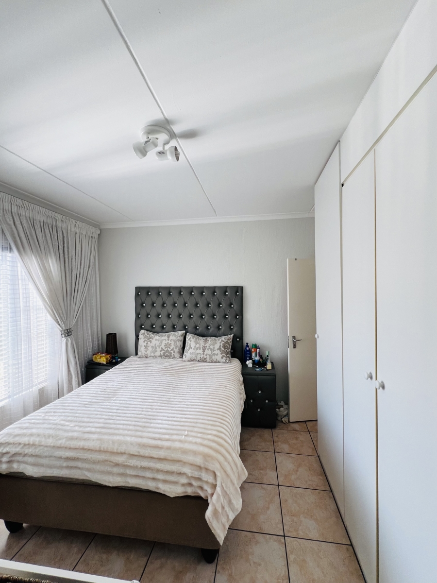 2 Bedroom Property for Sale in North Riding Gauteng