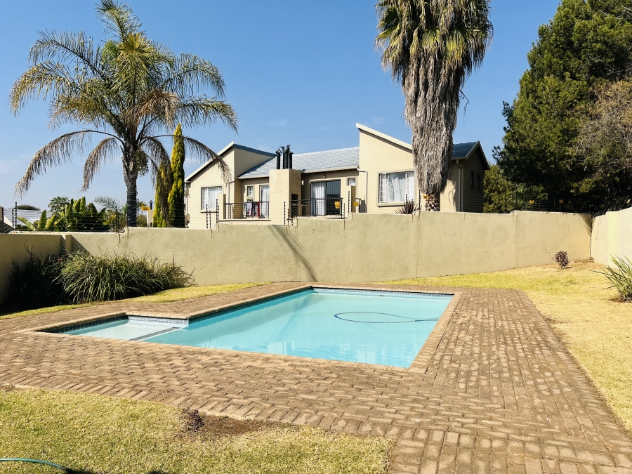 2 Bedroom Property for Sale in North Riding Gauteng