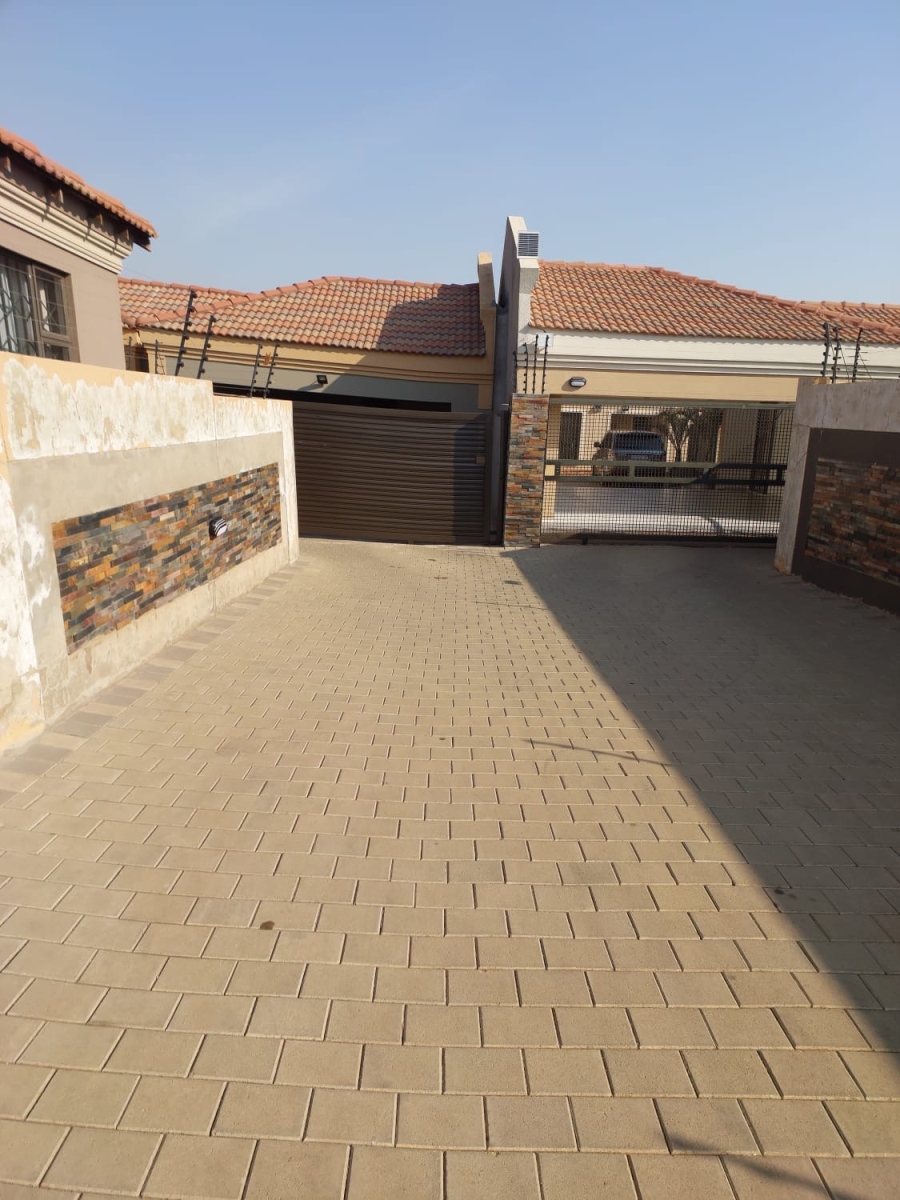 To Let 3 Bedroom Property for Rent in Leondale Gauteng