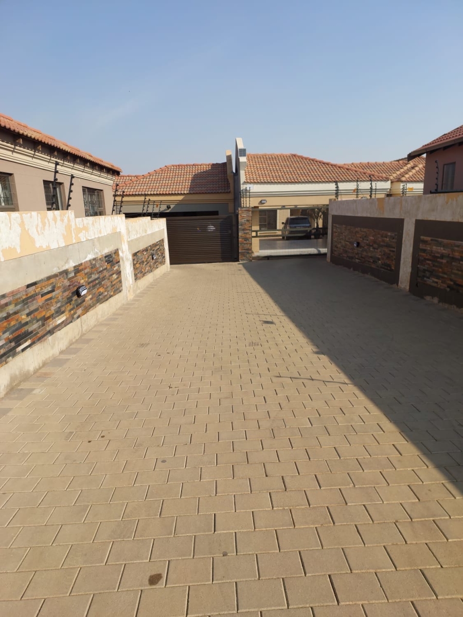 To Let 3 Bedroom Property for Rent in Leondale Gauteng