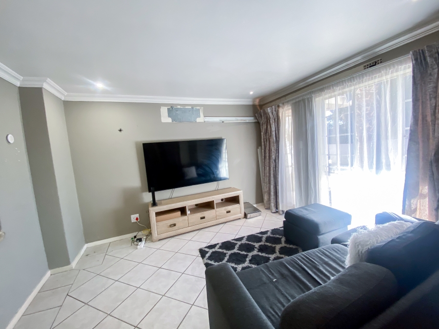 2 Bedroom Property for Sale in Vorna Valley Gauteng