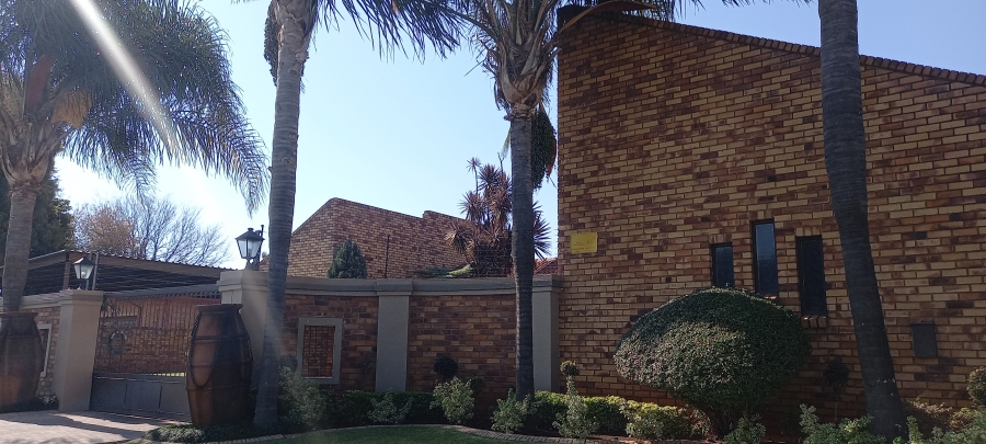 5 Bedroom Property for Sale in Kenleaf Gauteng