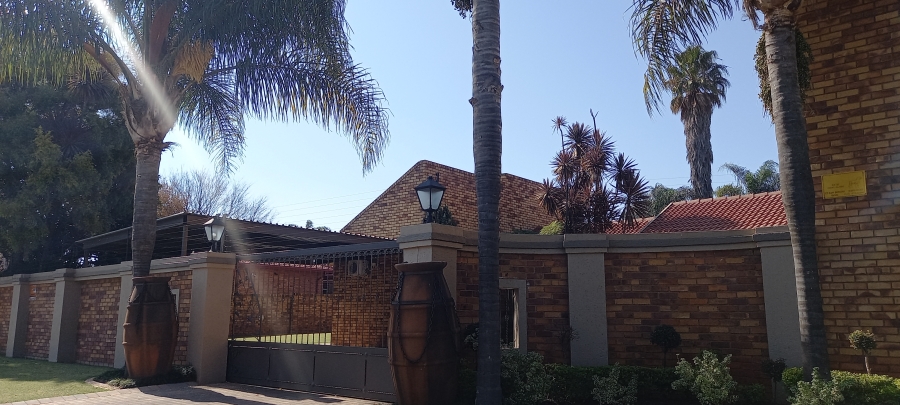 5 Bedroom Property for Sale in Kenleaf Gauteng