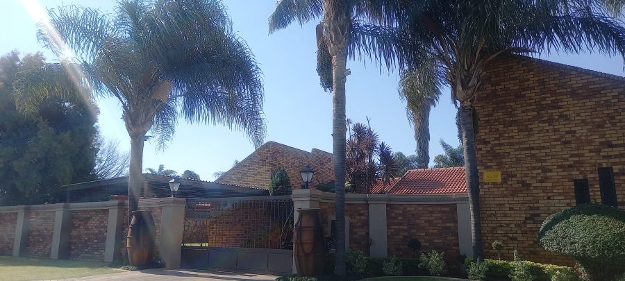 5 Bedroom Property for Sale in Kenleaf Gauteng