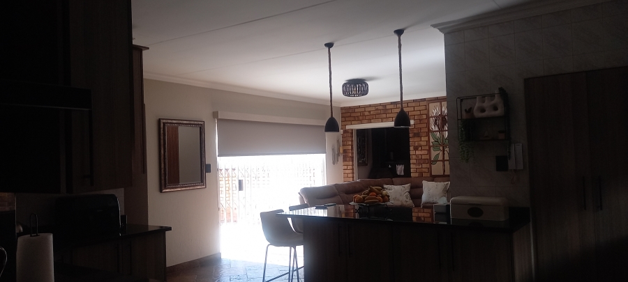 5 Bedroom Property for Sale in Kenleaf Gauteng