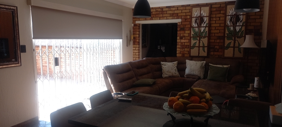 5 Bedroom Property for Sale in Kenleaf Gauteng