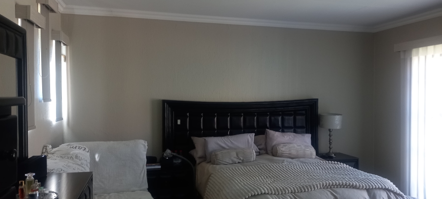 5 Bedroom Property for Sale in Kenleaf Gauteng