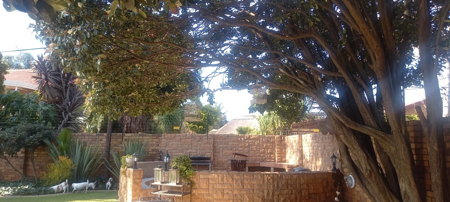 5 Bedroom Property for Sale in Kenleaf Gauteng