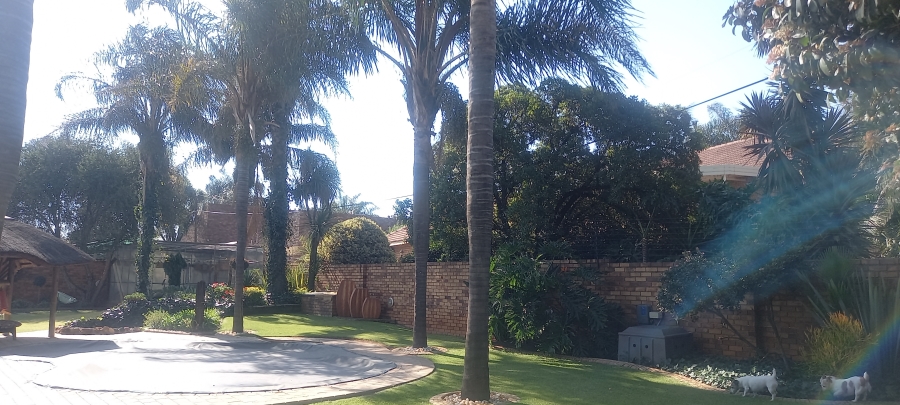 5 Bedroom Property for Sale in Kenleaf Gauteng