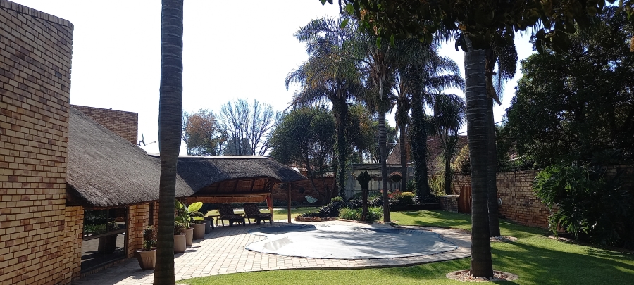 5 Bedroom Property for Sale in Kenleaf Gauteng