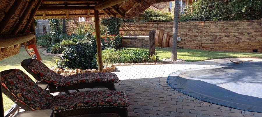 5 Bedroom Property for Sale in Kenleaf Gauteng