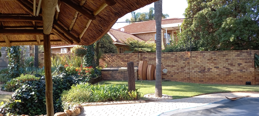 5 Bedroom Property for Sale in Kenleaf Gauteng