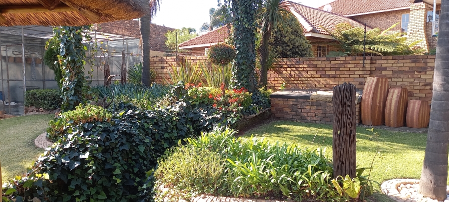 5 Bedroom Property for Sale in Kenleaf Gauteng