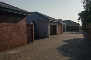 4 Bedroom Property for Sale in New Redruth Gauteng