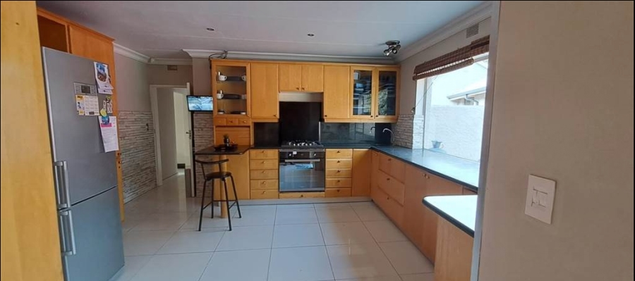 To Let 5 Bedroom Property for Rent in Fairland Gauteng