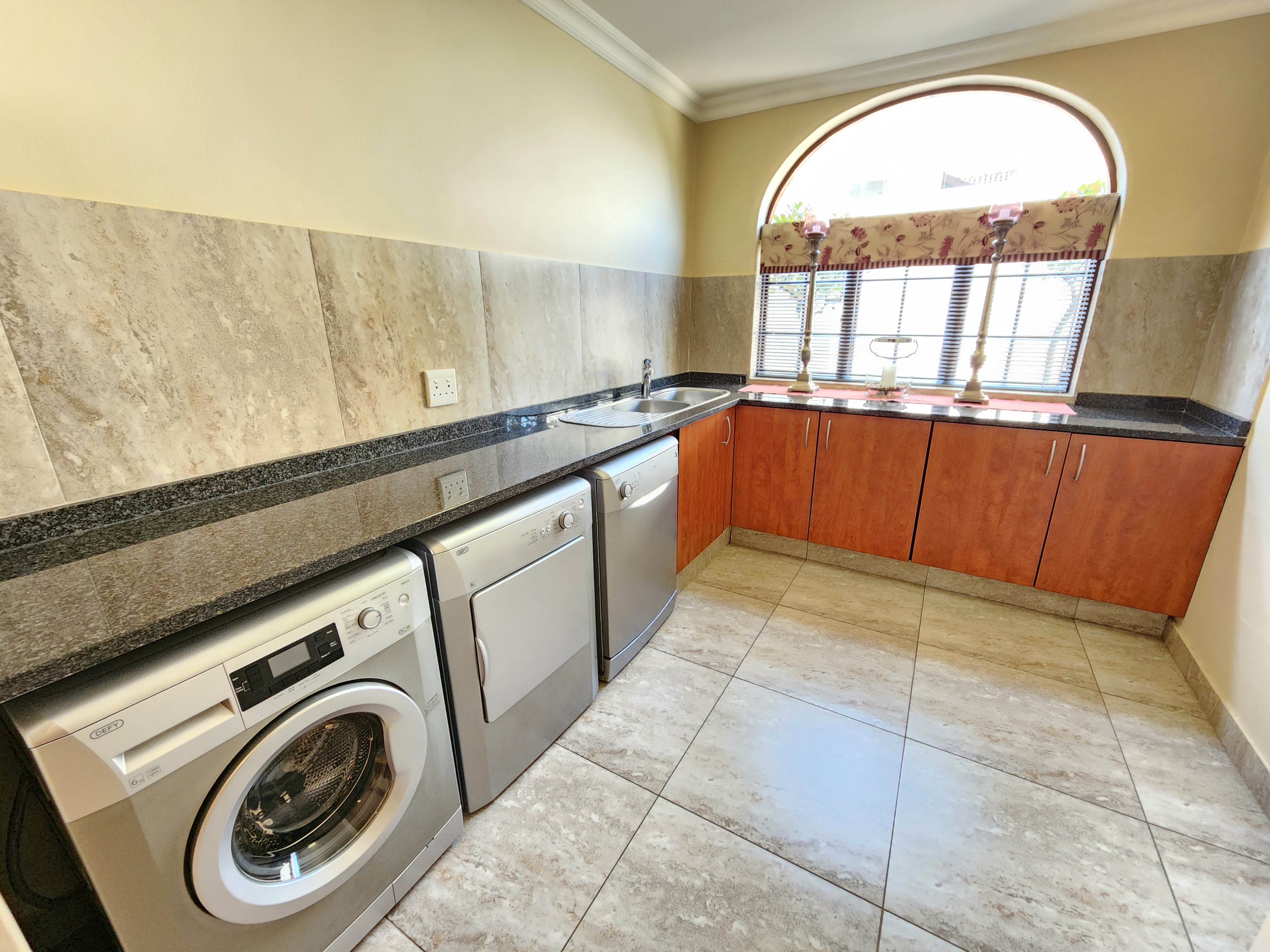 To Let 2 Bedroom Property for Rent in Waterkloof Ridge Gauteng