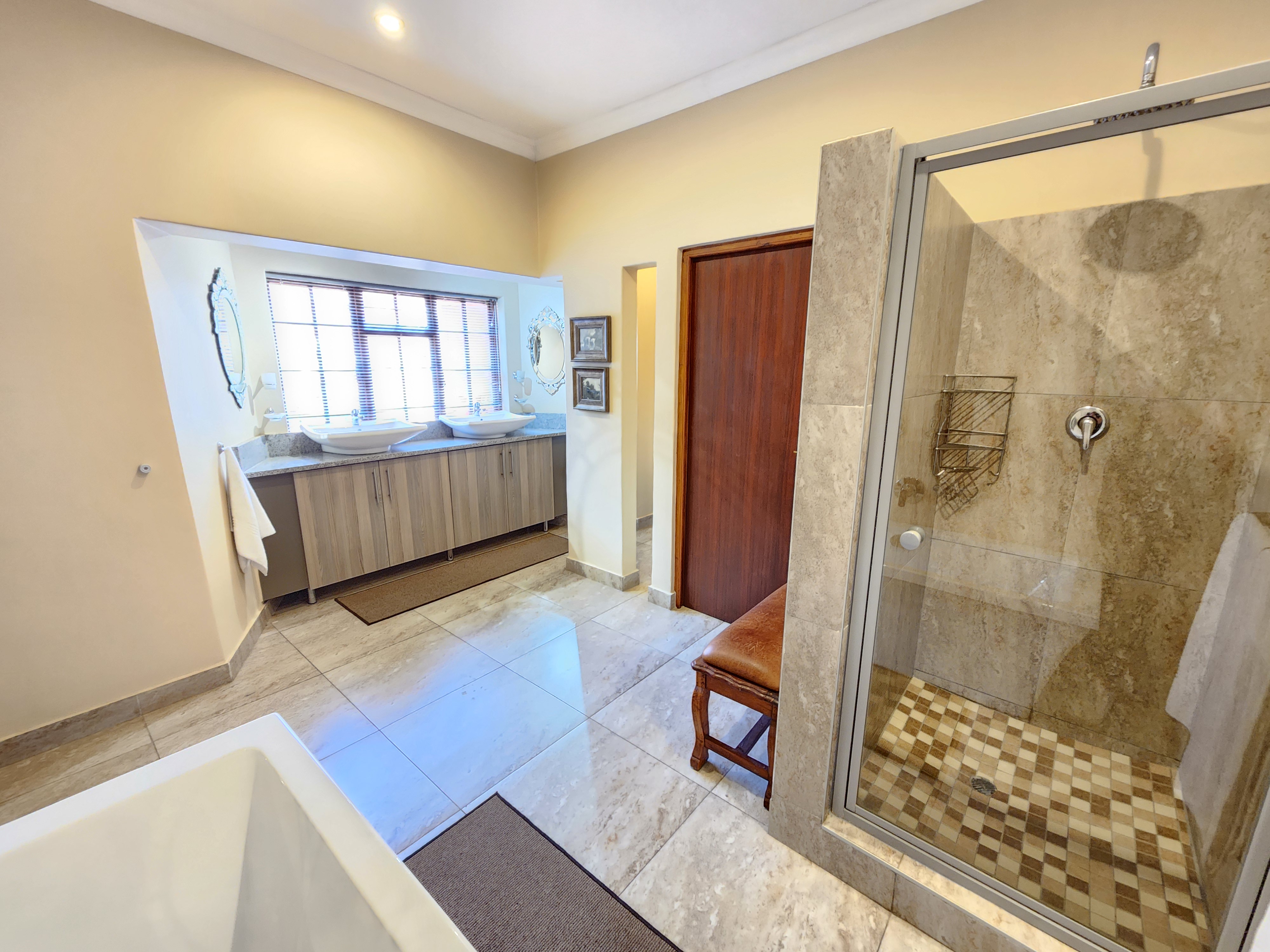 To Let 2 Bedroom Property for Rent in Waterkloof Ridge Gauteng