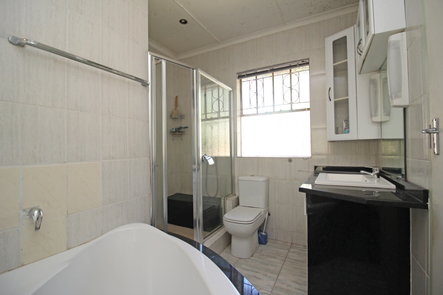 4 Bedroom Property for Sale in Kew Gauteng