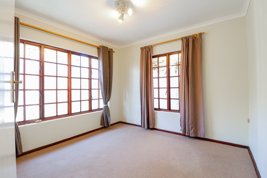 To Let 4 Bedroom Property for Rent in Bryanston Gauteng