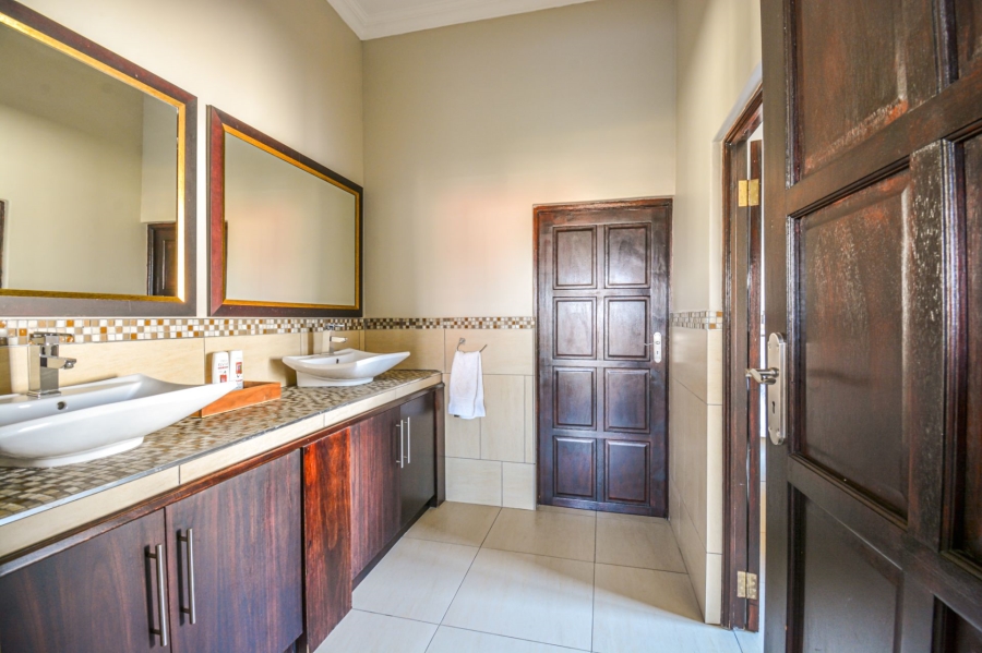 5 Bedroom Property for Sale in Aquavista Mountain Estate Gauteng