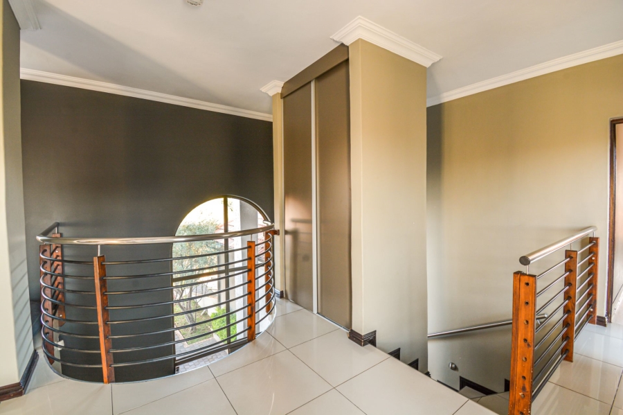 5 Bedroom Property for Sale in Aquavista Mountain Estate Gauteng