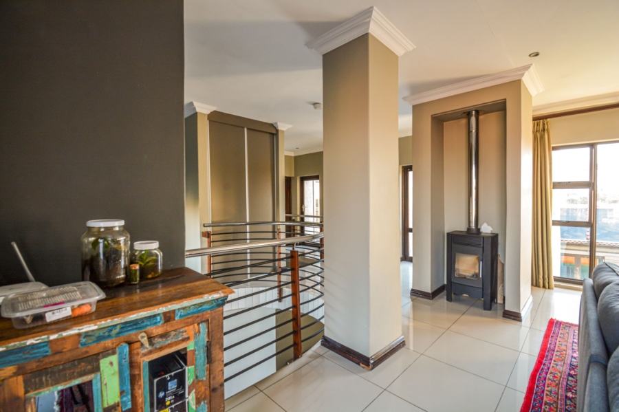 5 Bedroom Property for Sale in Aquavista Mountain Estate Gauteng