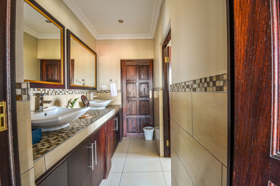 5 Bedroom Property for Sale in Aquavista Mountain Estate Gauteng