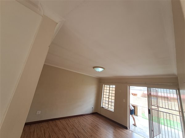 To Let 2 Bedroom Property for Rent in Magalieskruin Gauteng