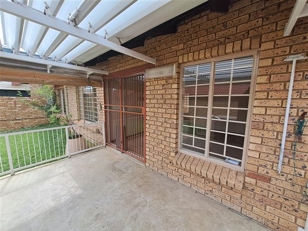 To Let 2 Bedroom Property for Rent in Magalieskruin Gauteng