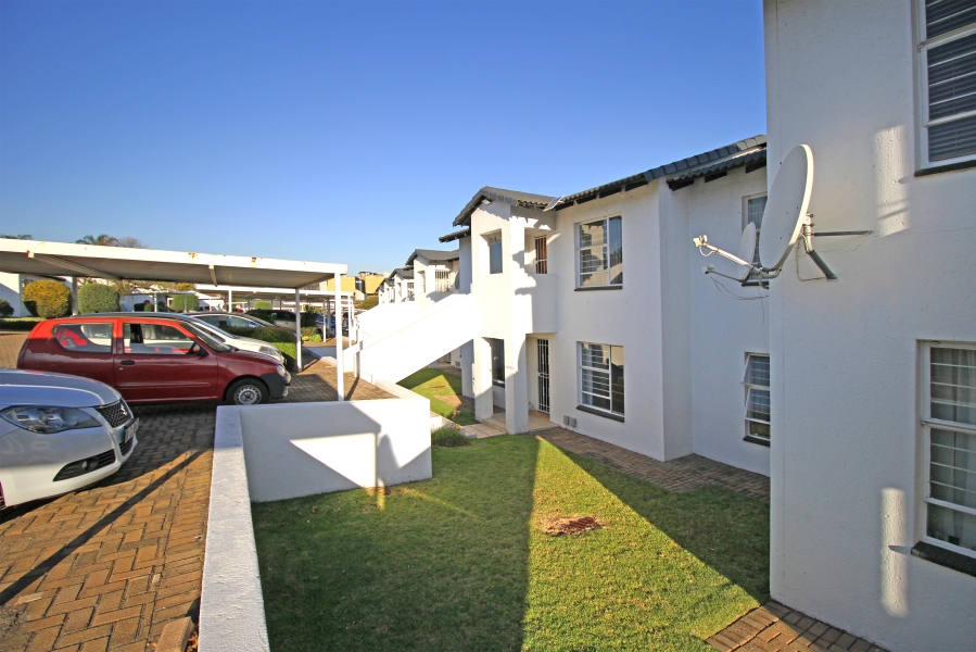 2 Bedroom Property for Sale in Weltevreden Park Gauteng