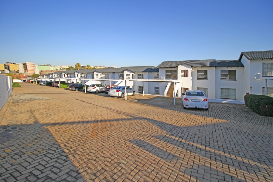 2 Bedroom Property for Sale in Weltevreden Park Gauteng