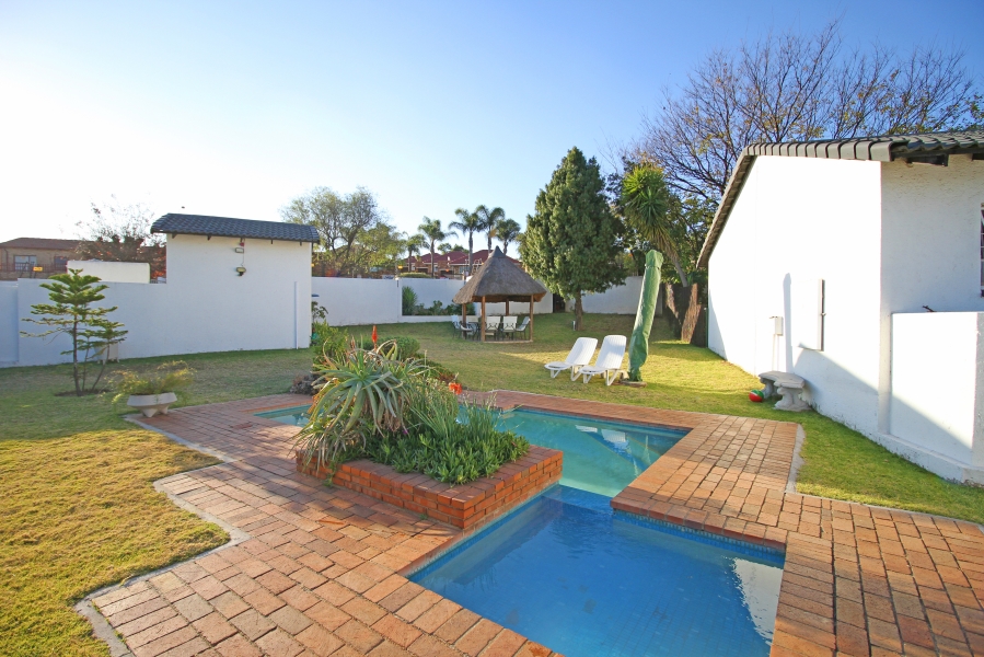 2 Bedroom Property for Sale in Weltevreden Park Gauteng