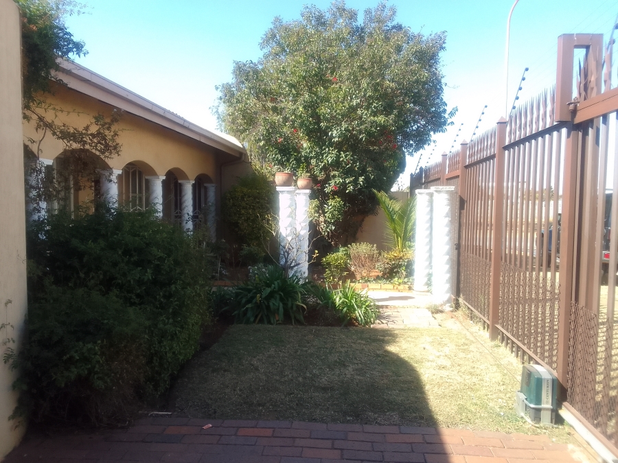 3 Bedroom Property for Sale in Lenasia Ext 8 Gauteng