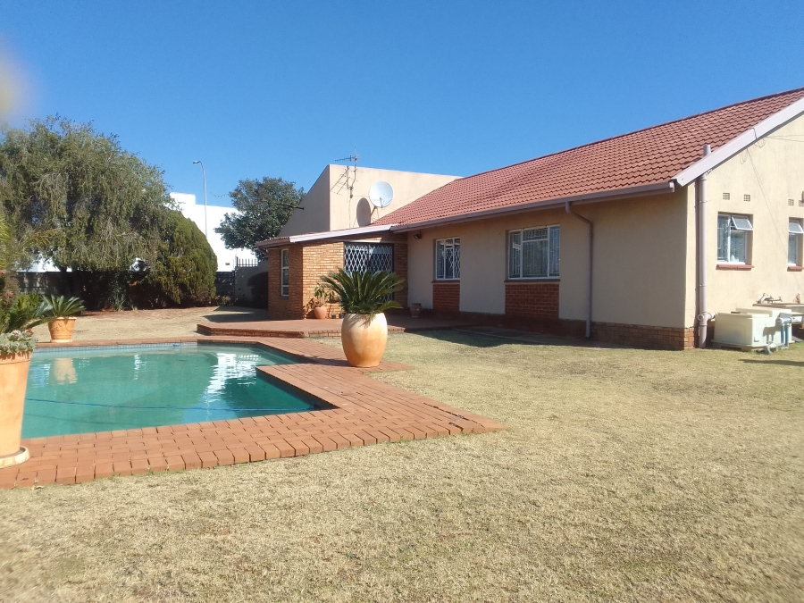 3 Bedroom Property for Sale in Lenasia Ext 8 Gauteng