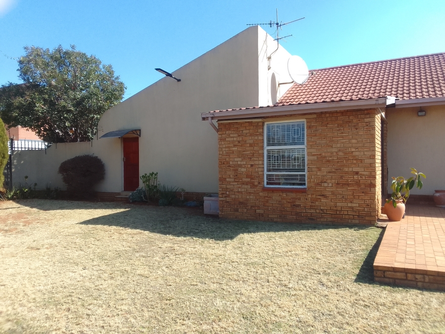 3 Bedroom Property for Sale in Lenasia Ext 8 Gauteng