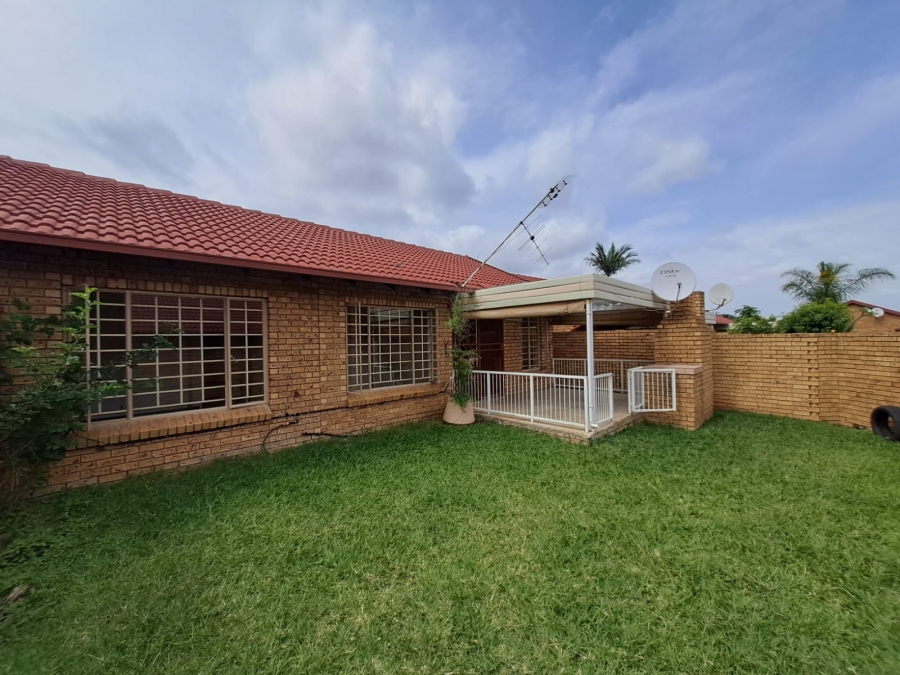 To Let 2 Bedroom Property for Rent in Magalieskruin Gauteng